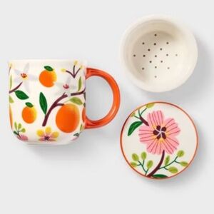 Tea cup with strainer